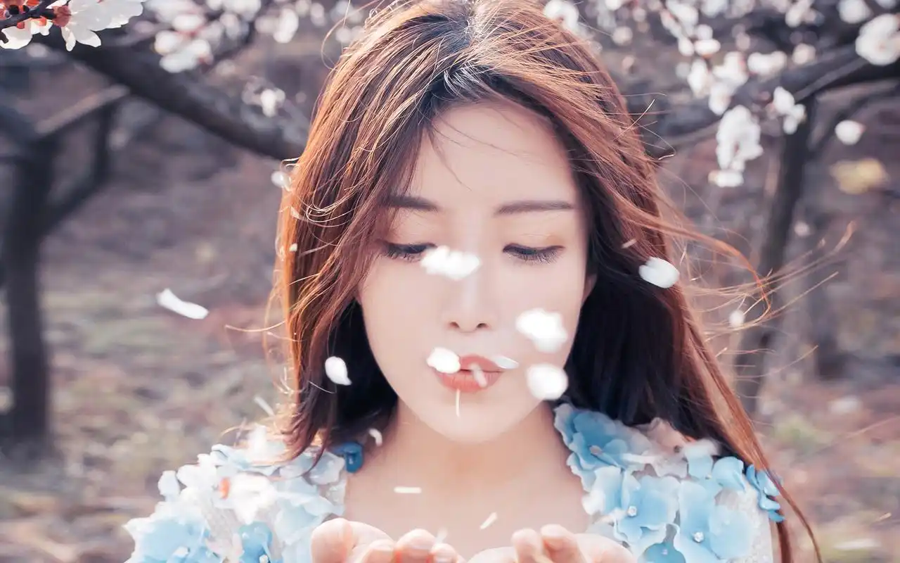 日系清纯可爱美女高清桌面壁纸下载