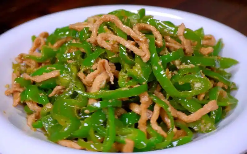 青椒肉丝到底是先炒青椒还是肉丝,很多人都搞错了,大厨教你技巧
