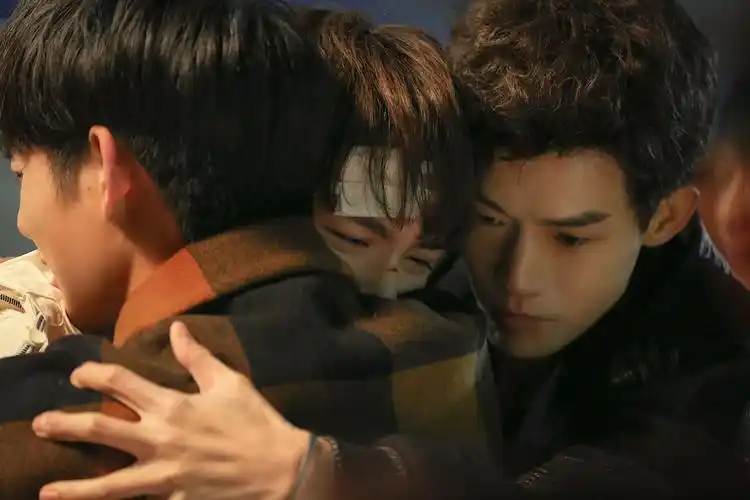 朱戬《沙海》正式收官 新铁三角重聚抱头痛哭