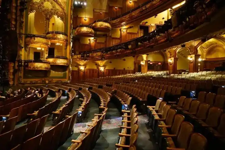 【爱聚职场】百老汇剧院后台游|戴狮子王的面具,穿美人鱼的裙子