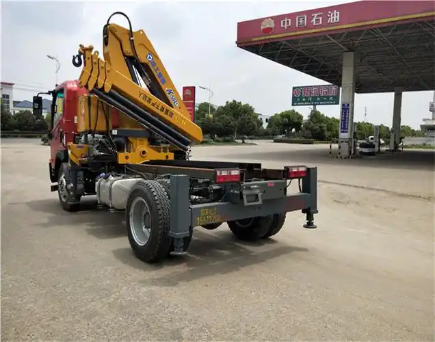 农用6.3吨随车吊 蓝牌重汽5吨随车吊厂家