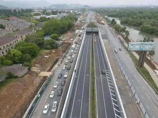 捷报浙大网新参建的天目山路段提升改造工程地下隧道建成通车