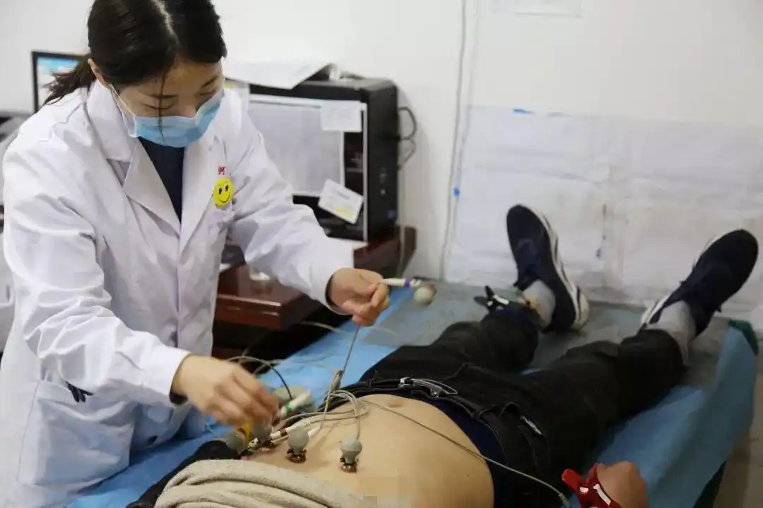 准确的胸部,腹部,心电图检查