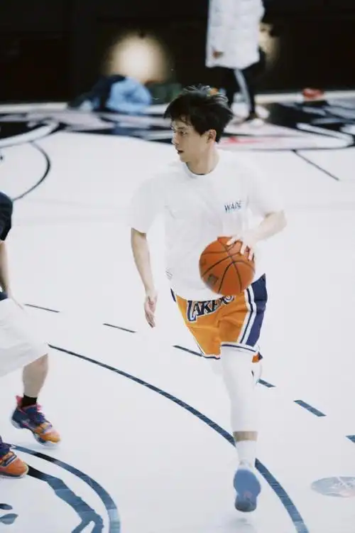 李现三月篮球照好清爽##李现野生篮球博主##李现素颜篮球