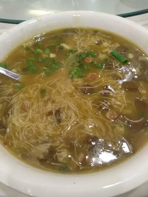 于是在酒店餐厅要了一份米线糊,此"脸盆"直径20cm,味道还可以.