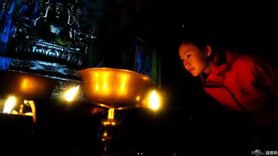 中古寺里,青灯古佛小小的拍了几张一把烧水壶对青天去珍珠海的路上,短