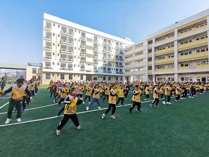 关注成长,共育未来——新城宝贤小学举行家长开放日活动