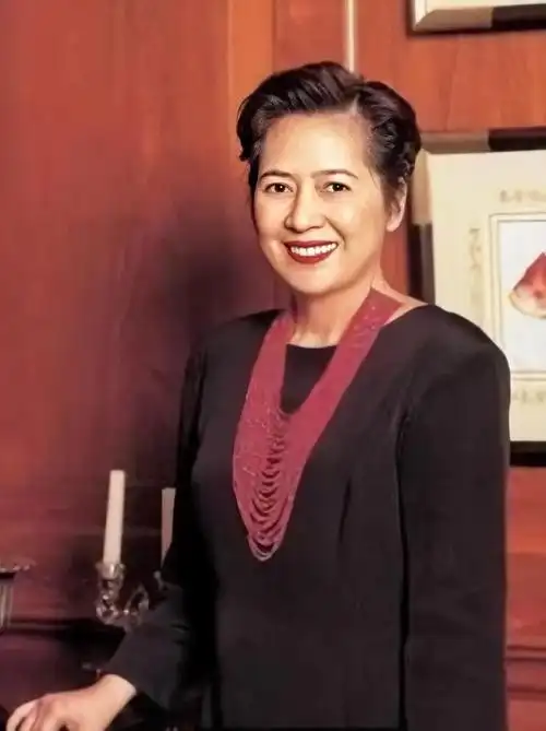 宝咏琴"患癌"悲情离世,刘銮雄28位绝世佳人,甘比成人生赢家