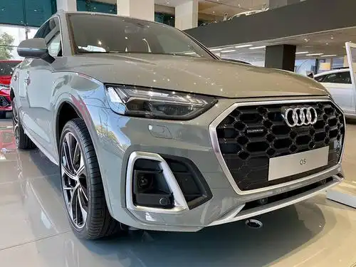 全新奥迪q5实拍精致外观20t运动版比宝马x4还帅气