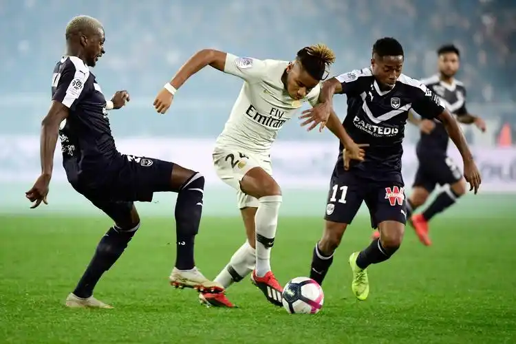 足球——法甲联赛:巴黎圣日耳曼战平波尔多