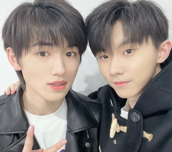 被造谣秘密恋爱,马嘉祺谢可寅相继否认恋情,经纪公司发声明追责_腾讯