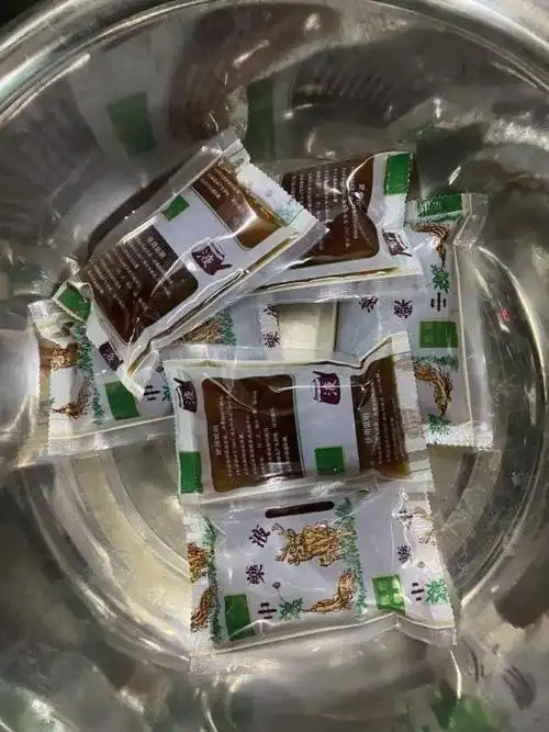 范海洲是全国中药特色技术传承人,作为中药饮片验收小组成员之一.