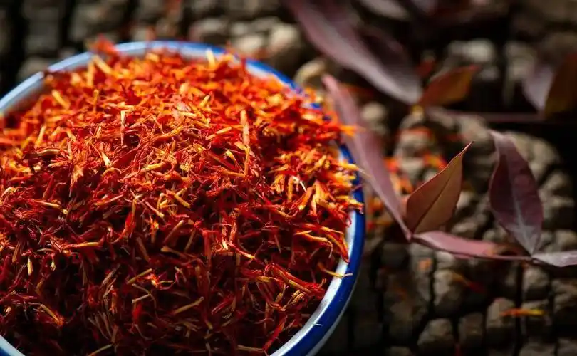 眼睛痒,眼睛红肿难受,或者是嘴里起疮疡,脸上鼻子周围起红肿,脓包疙瘩