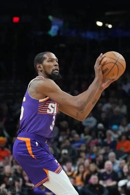 杜兰特躺赢25 5 6,太阳16分大胜活塞