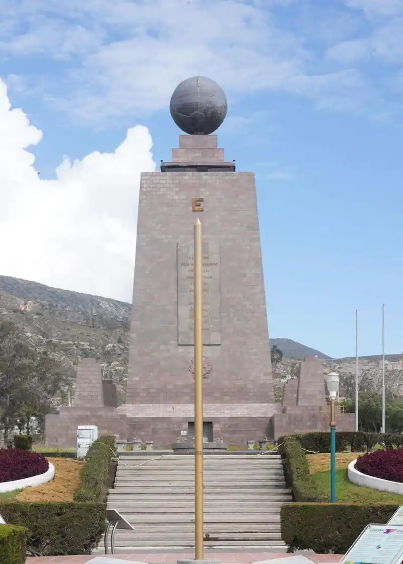 旅行碎片-基多周边一日游怎么玩 基多是厄瓜多尔9098首都,不仅仅