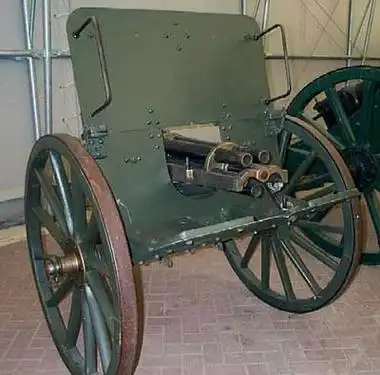 p>"哈乞开斯"37毫米五管速射炮为法国著名武器设计师哈乞开斯设计,由