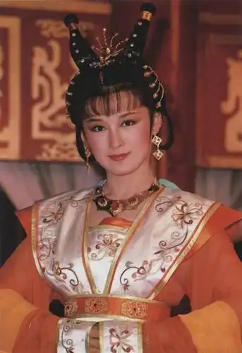 潘迎紫演《一代女皇》的武则天,还记得吗?这才是她颜值巅峰