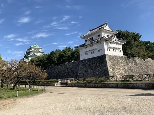 如今的名古屋城,是1959年依照城楼遗址重建的.