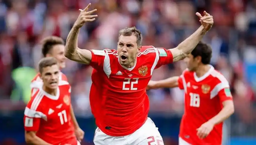 颜强专栏:狂野的俄罗斯足球 一场最美的宿醉