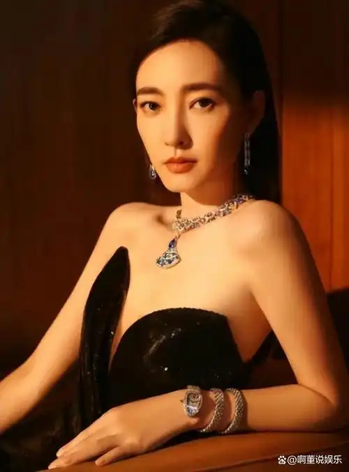 演员王丽坤的情感之路可谓坎坷不平,负面新闻不断.