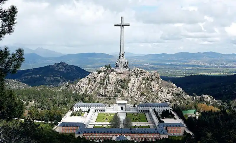 独裁者佛朗哥遗骸:西班牙人的"历史记忆之战"