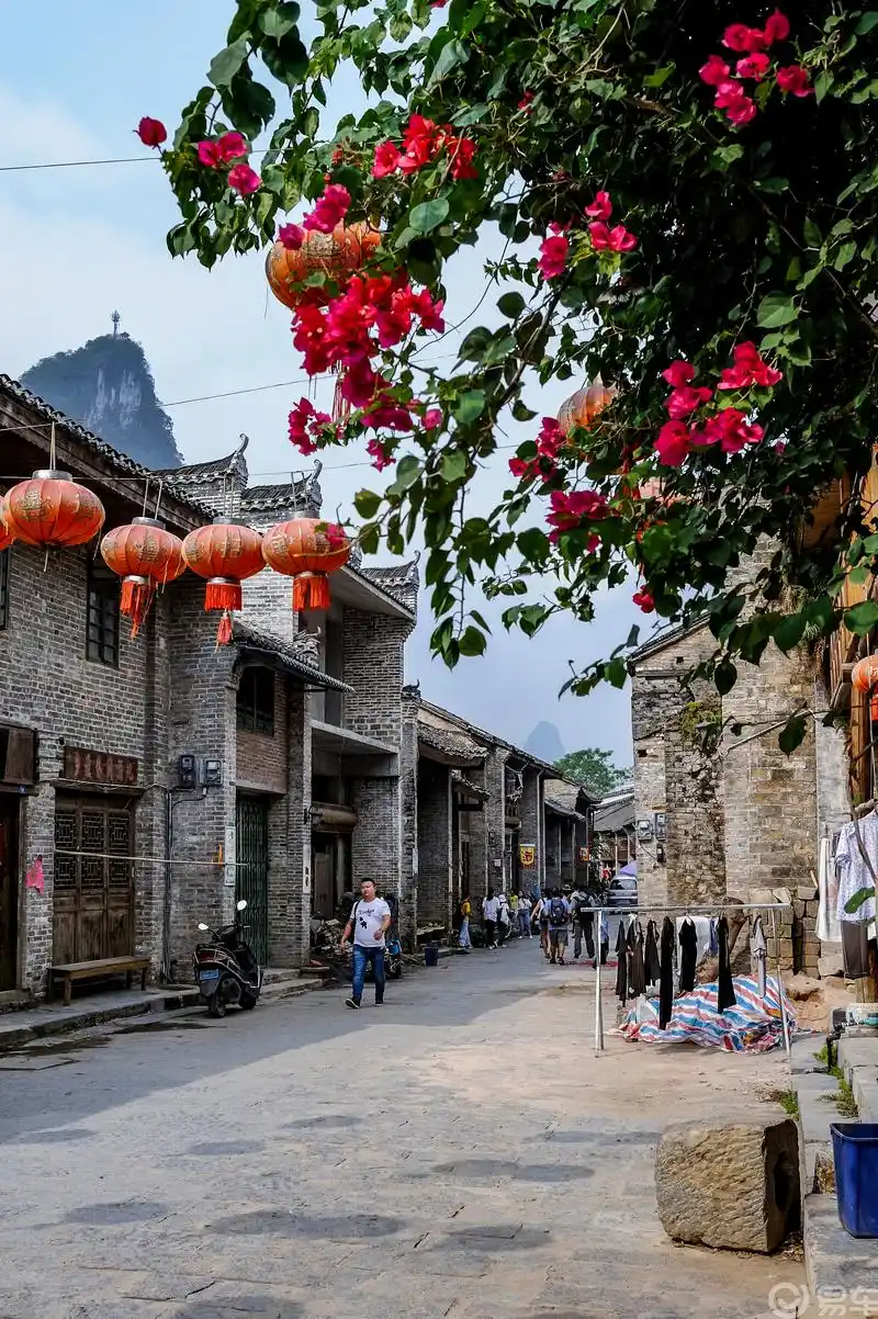漓江边上的古镇兴坪古镇