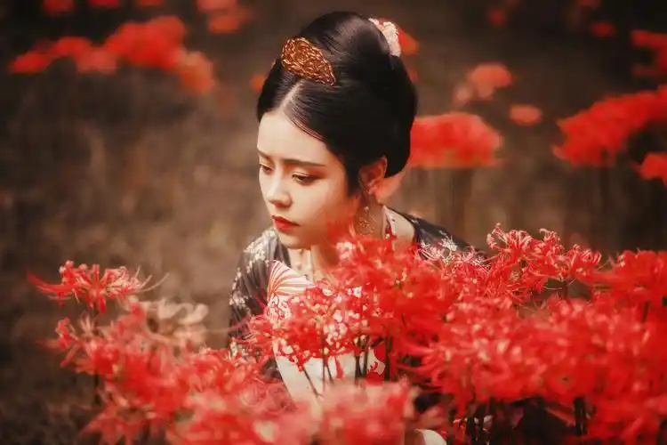 古风优美散文:烟雨深处,一枕蓝梦独自消瘦