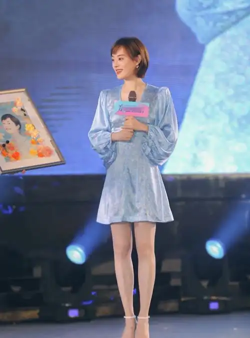 原创孙俪终于换对发型从40岁美回20岁短发微卷好奶好甜一点不像当妈的