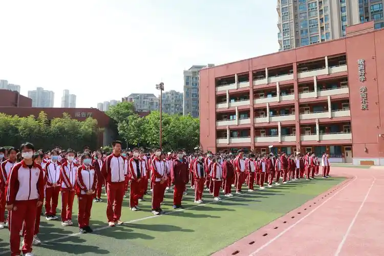 西安市曲江第一中学开展4月份防踩踏应急疏散演练