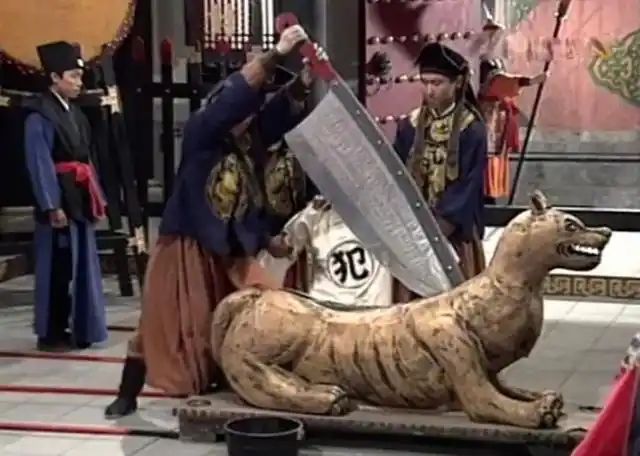 包青天的龙头铡虎头铡和狗头铡分别对应梦华录的谁