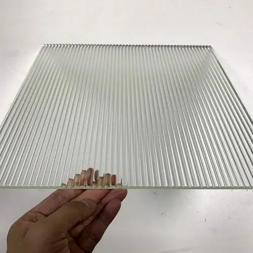 超白聚光玻璃屏风隔断 波浪压花艺术玻璃酒店装修工程 厂家供应