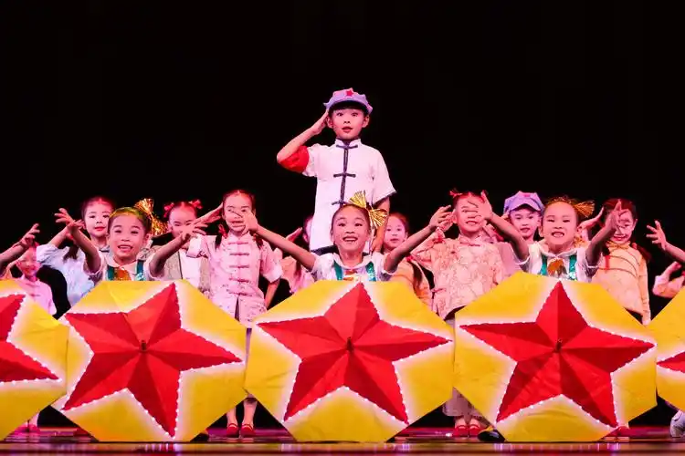 小荷风采我和星星打电话演出服道具伞红色五角星幼儿园舞蹈表演服