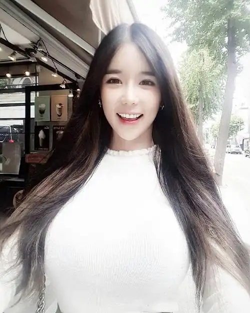 韩国巨胸妹李秀彬 魔鬼身材美丽脸蛋 韩国网.