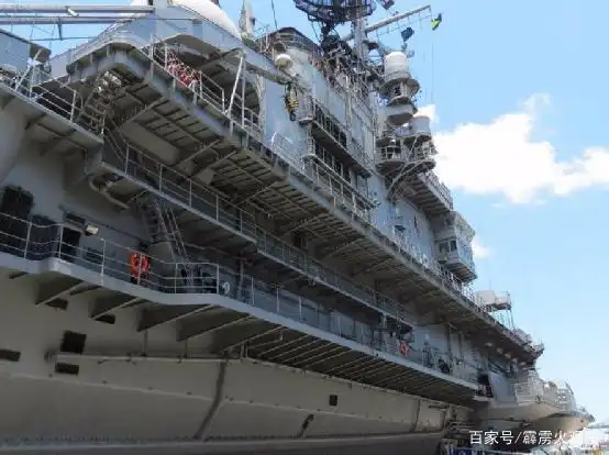图为福煦号航母