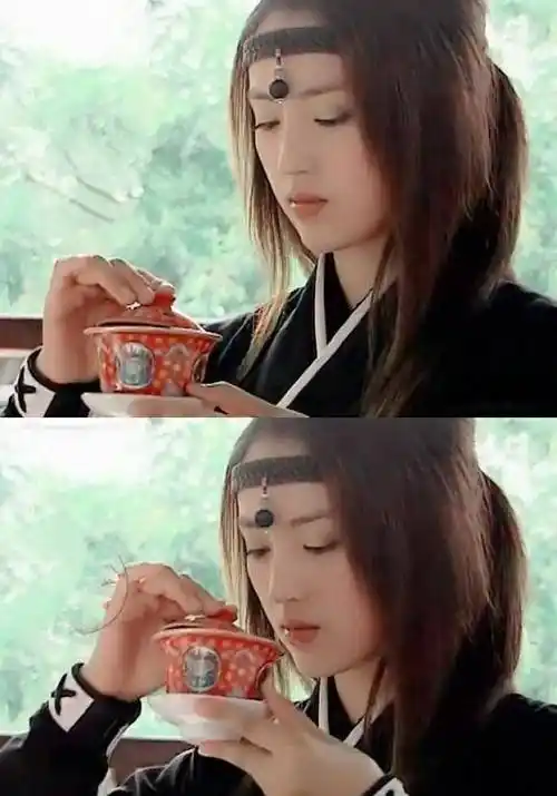 "女神龙"董璇年过40,身材十分丰腴性感,比年轻时更成熟迷人