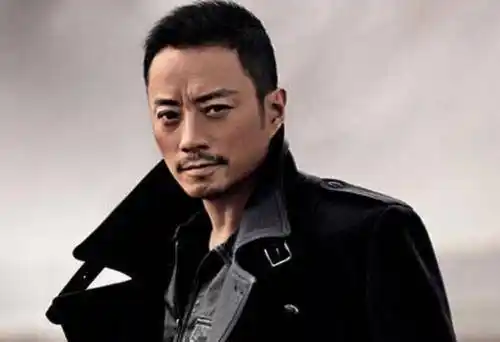 原创56岁硬汉男演员张涵予近况曝光开5家影视公司女儿长1米8