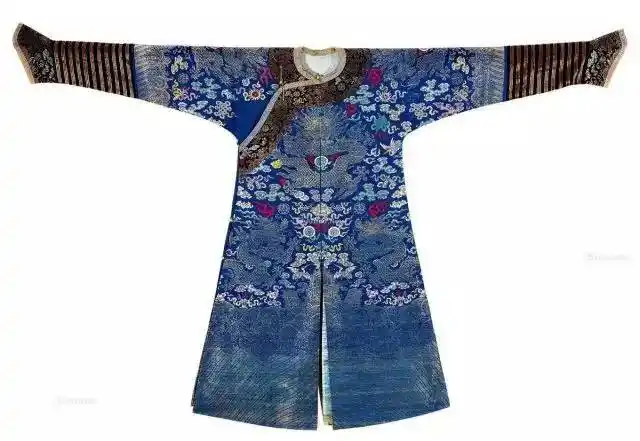 清 蓝色地织锦龙袍另外根據不同的季節,龍袍還有四季適用的皮,棉,夾