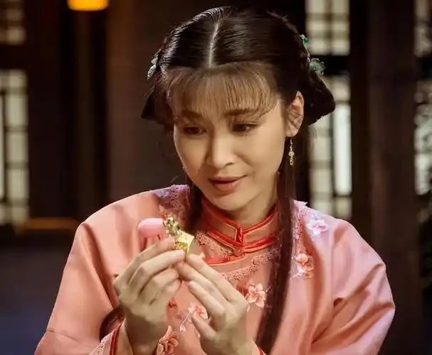 事实证明,刘晓庆的这股"妖风",终究还是"刮"到了童蕾的身上