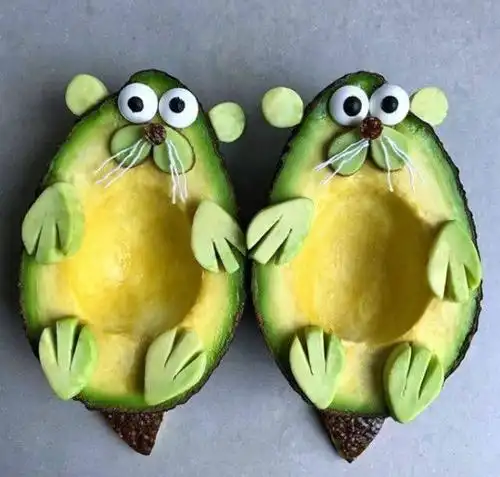 食物艺术家们为了让大家喜欢上吃水果,便把它们拼成可爱的动物造型