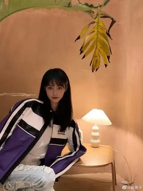 还记得关晓彤大学室友盛蕙子吗如愿做演员毫无辨识度不温不火