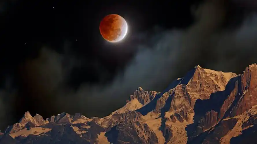 《圣经》约珥书指出,"在耶和华伟大显赫的日子来临之前,太阳将变为