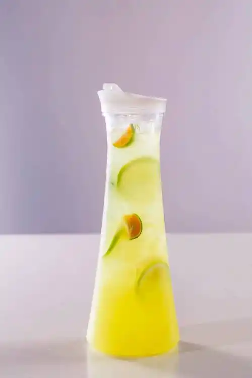 曾小果 - 金桔柠檬汁成品展示1代言正新鸡排元一份,商家还白送饮料看