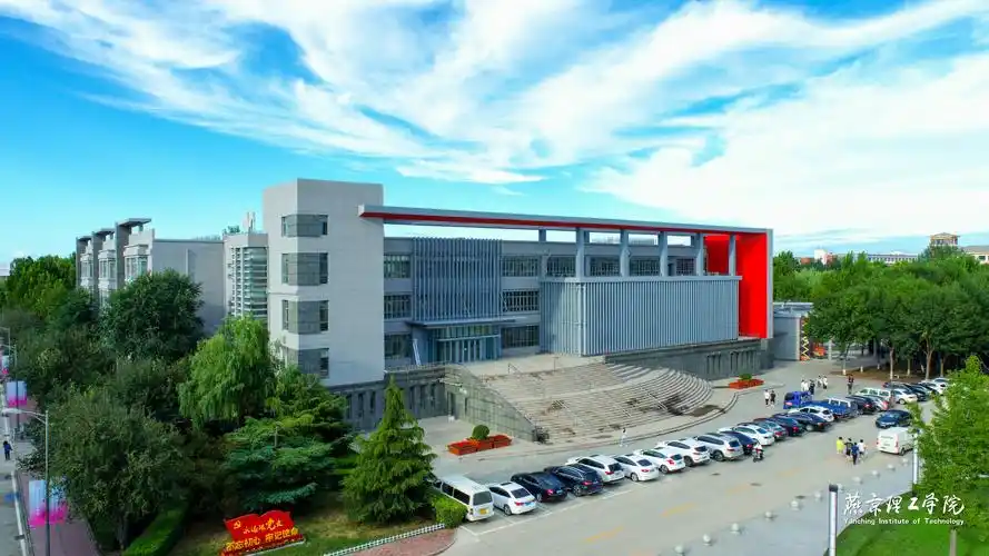 智慧图书馆——图书馆全面改造升级 – 燕京理工学院