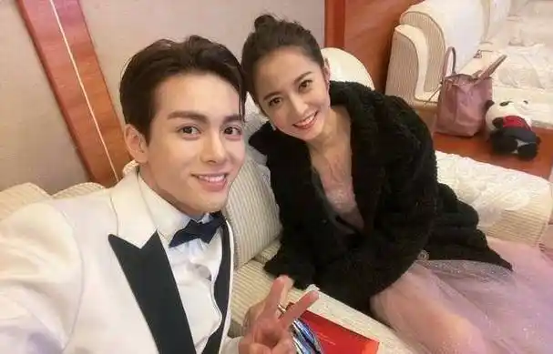 原创原创倚天屠龙记最佳cp同框了曾舜晞陈钰琪重聚合照唯美甜蜜