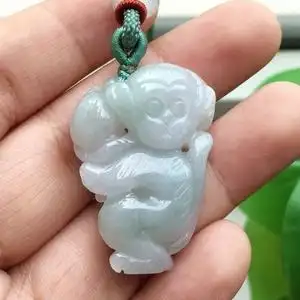 立体精雕天然a货翡翠玉生肖猴子吊坠挂件 缅甸玉石抱桃子猴饰品