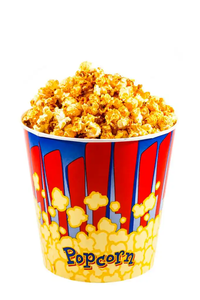 爆米花,在一纸板桶爆米花