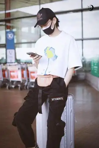 "今夏男友"丁禹兮和vetements有个约会,八月男友继续!