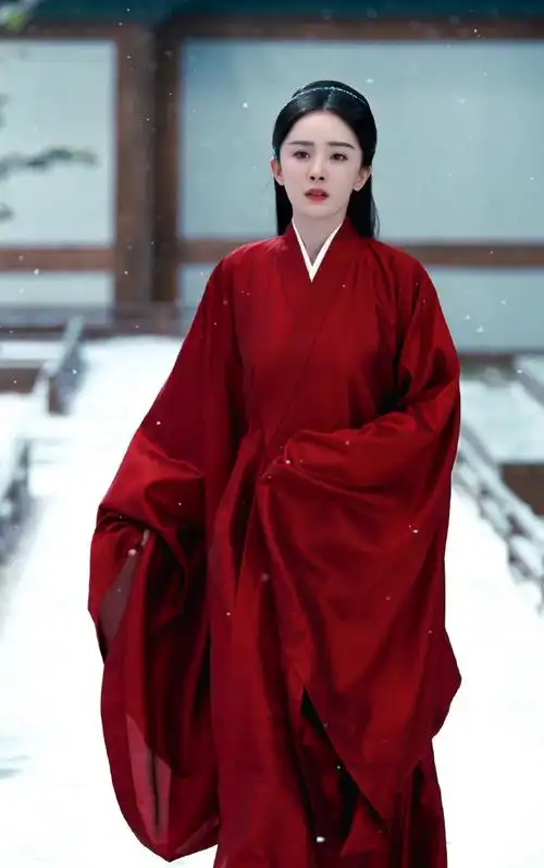 杨幂雪中红衣氛围感##杨幂斛珠夫人大婚造型
