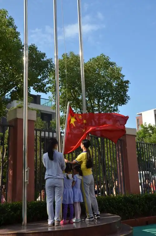 升国旗 行注目礼