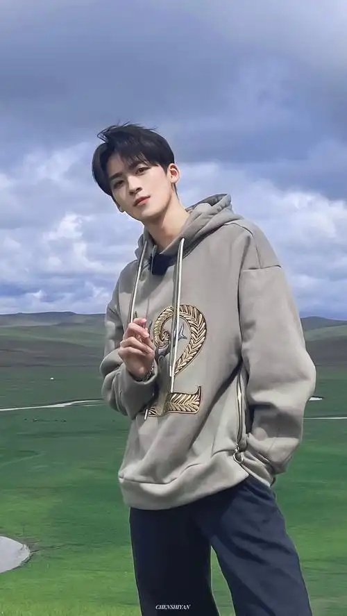 何洛洛最新综艺照好漂亮啊